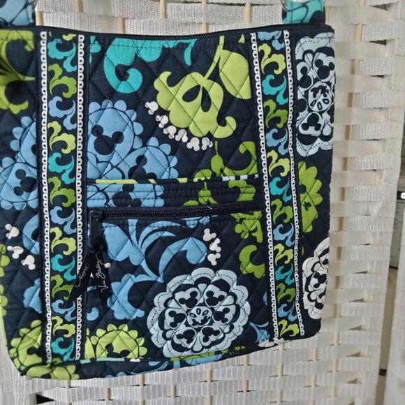 Vera Bradley Hipster "where's Mickey " Purse like new, no tags - Picture 5 of 7